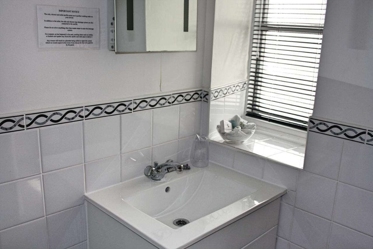 Double en Suite with Private Entrance,1357580219:JPEG